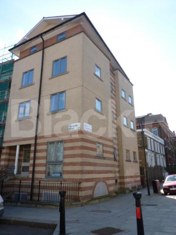 			NEWLY REFURBISHED WITH A ROOF TERRACE!!, 2 Bedroom, 1 bath, 1 reception Flat			 Talacre Road, Kentish Town